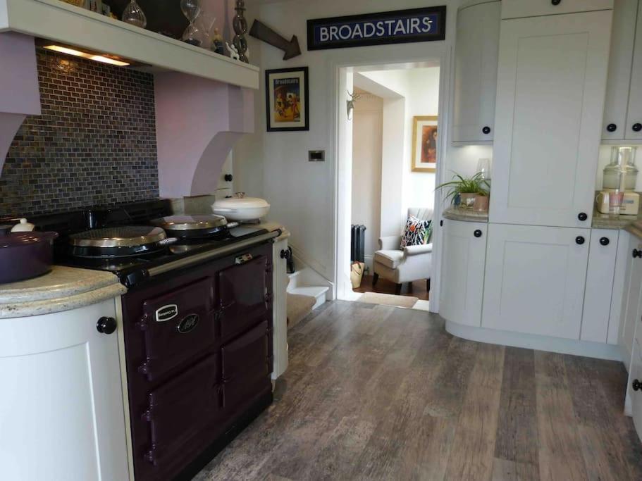 Amazing Sea Views And Much More…. Leilighet Broadstairs Eksteriør bilde