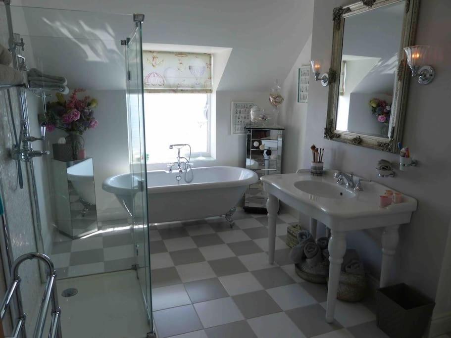 Amazing Sea Views And Much More…. Leilighet Broadstairs Eksteriør bilde